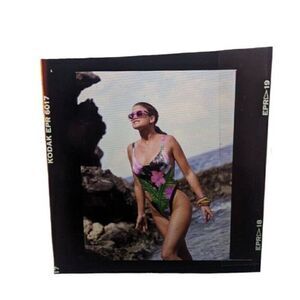 Kathy Ireland Photo Slide Swimsuit‎ Model Catalog Production Picture (A1)